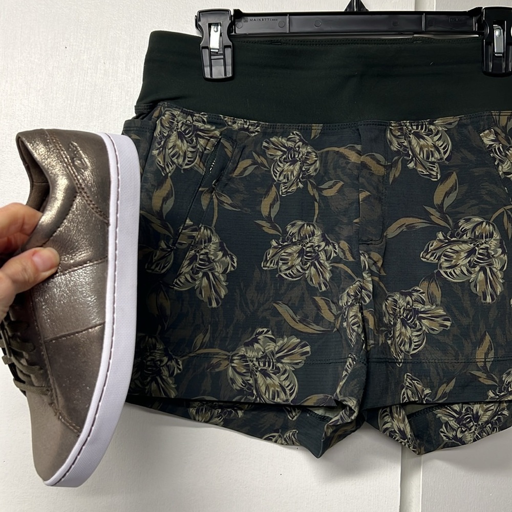 Athleta brand Trekkie North green printed shorts. - Picture 6 of 6